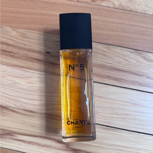 Chanel N°5 Eau De Toilette Spray perfume 100ml. 3.4 Fl.OZ. - Picture 6 of 6